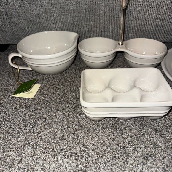 NEW Kate spade sculpted stripe cream set - Picture 2 of 5